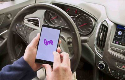 Lyft app on phone car